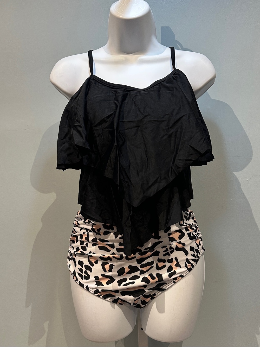 2-Piece Leopard Print Tankini Set Medium NWOT